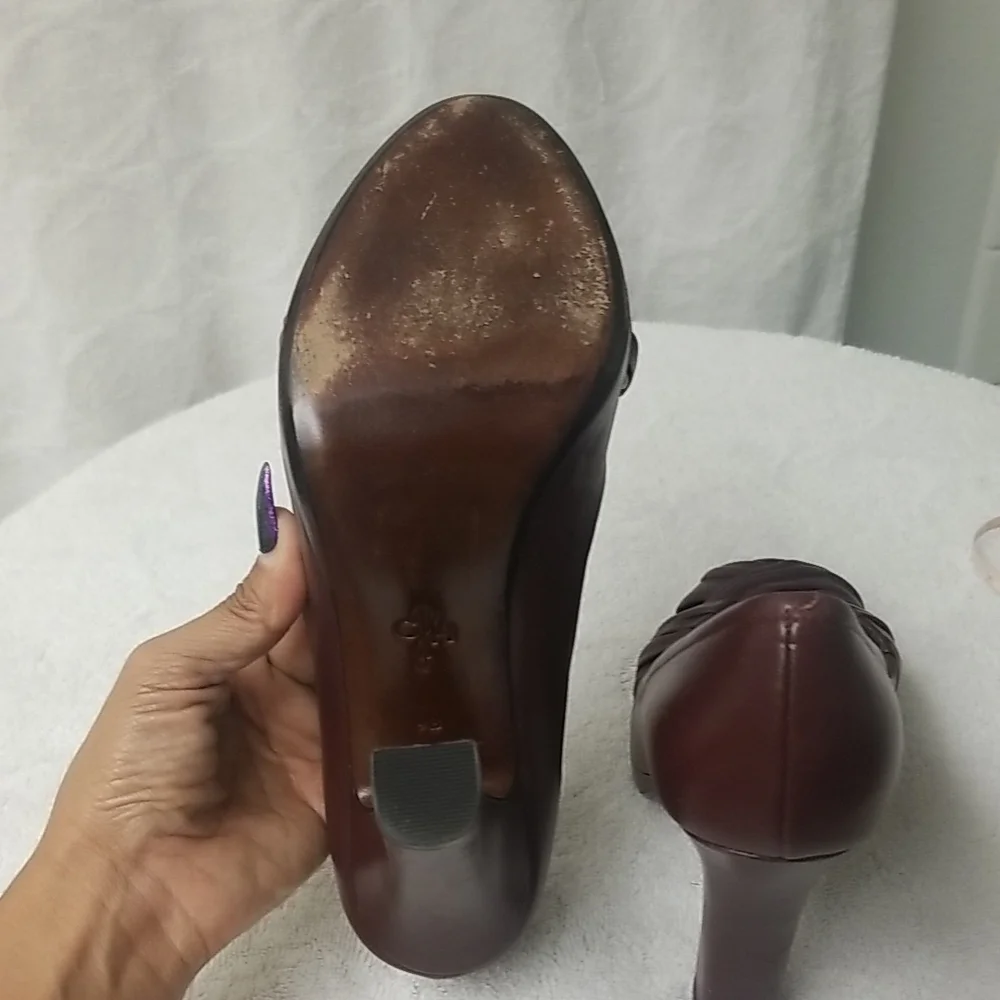 COLE HAAN maroon leather pumps
